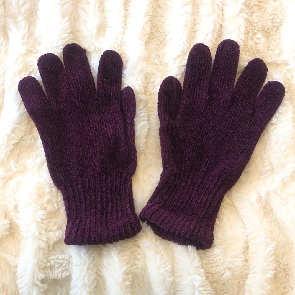 Purple gloves